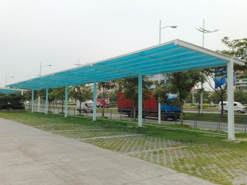 陽光板車棚